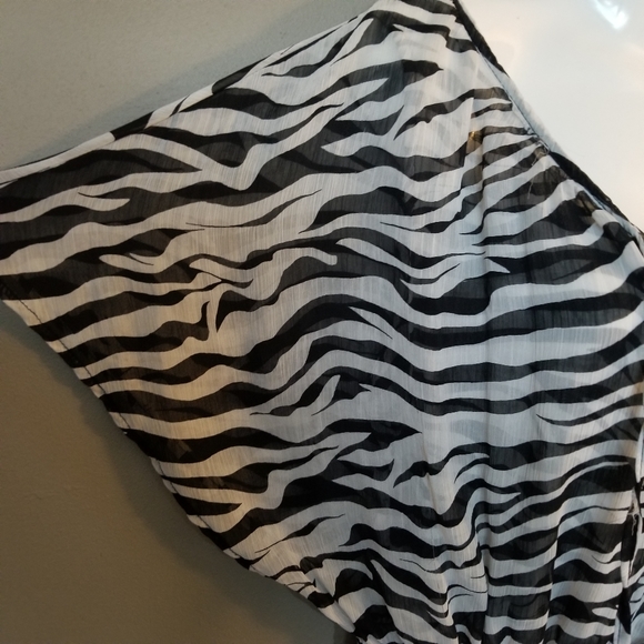 Isabella Rodriguez Batwing Zebra Top L Black White - Picture 5 of 7